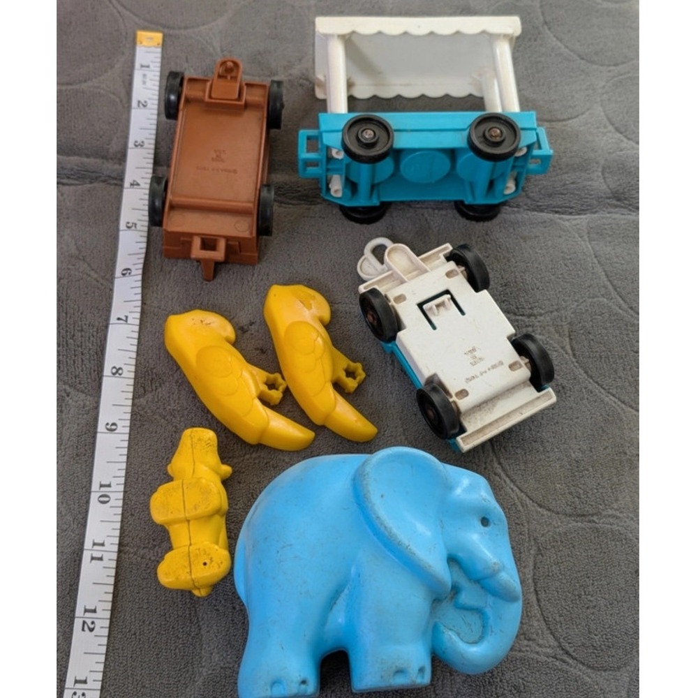 Vintage 1984 Fisher-Price Little People Circus Zoo Animals Trailer Wagon Lot